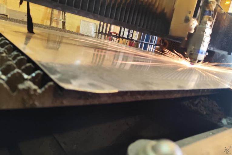 برش لیزری، جوشکاری، خمکاری و حکاکی فلزات