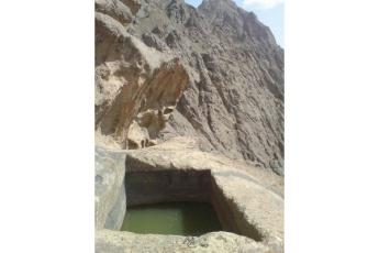 استخر سنگی در ارتفاعات شاه دژ